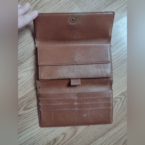 Louis Vuitton Wallet - Picture 4 of 10